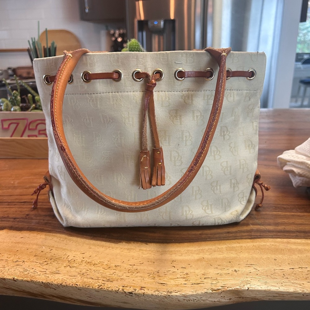 Authentic Vintage Dooney & Bourke Bag in incredible condition